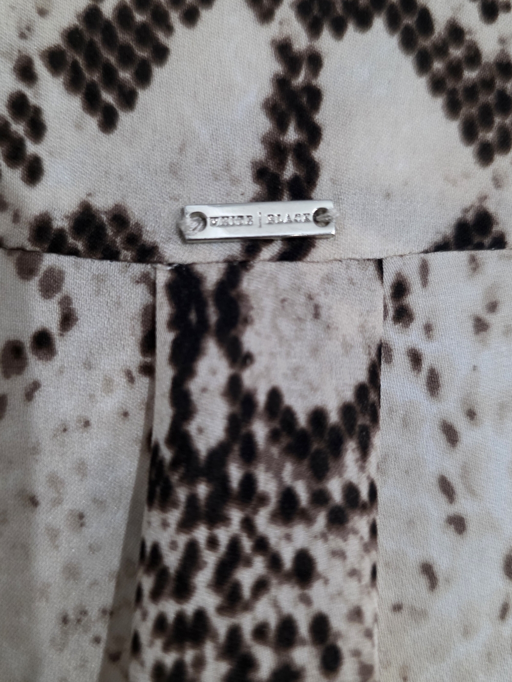 White House Black Market 100% Silk Snakeskin Print Blouse Size 4 - Picture 10 of 11